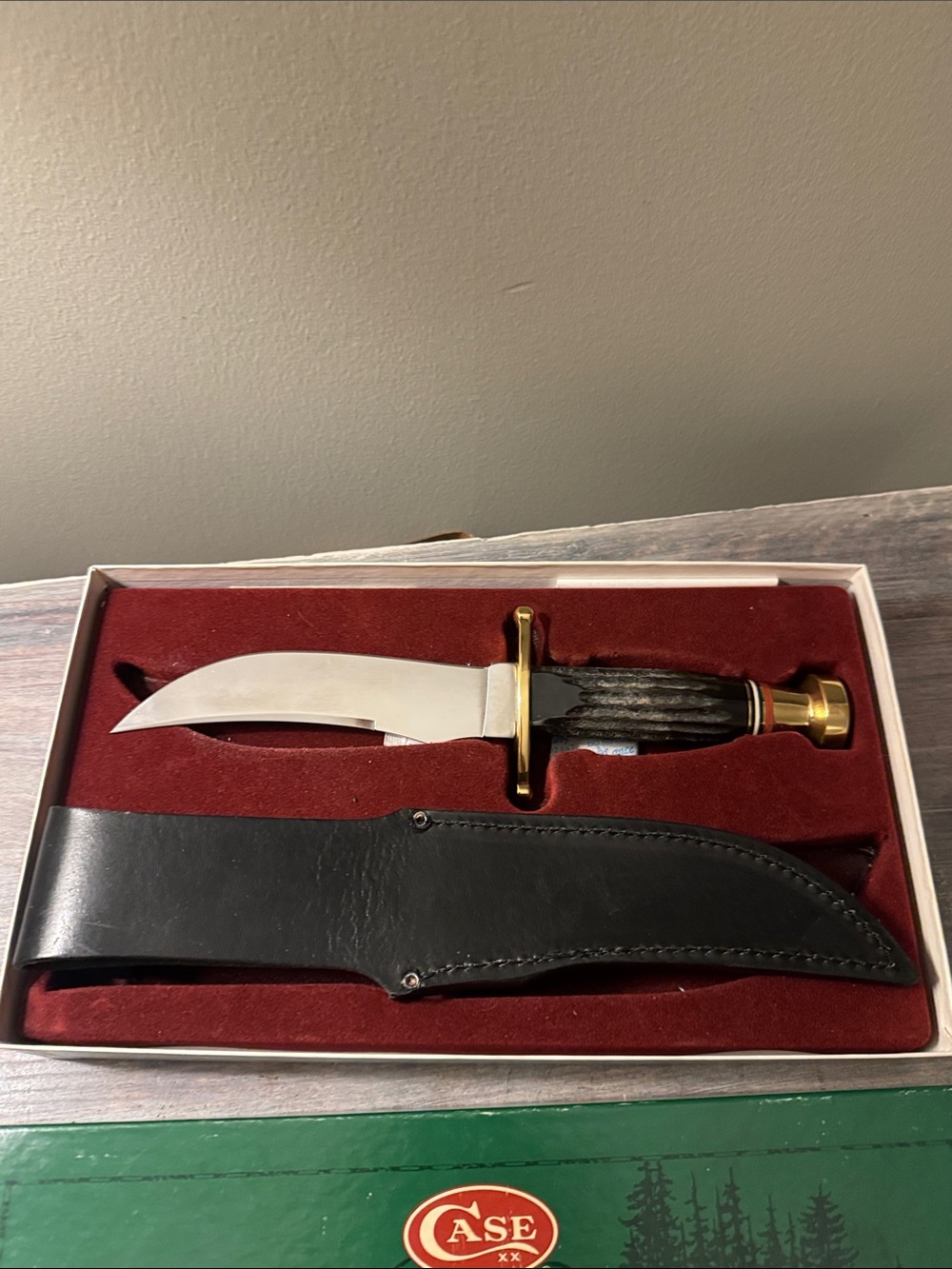 New W.R. Case & Sons Collectible Kodiak Hunting Knife with Buffalo Horn Handle - Picture 10 of 12